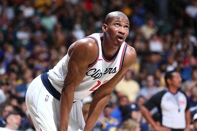 詹姆斯28+12杜兰特22分 湖人负太阳被勇士超越